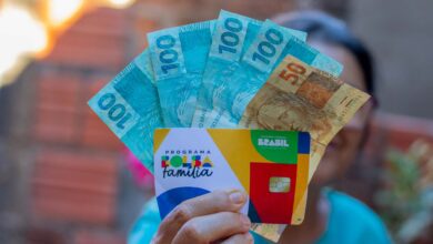 Posso sacar as parcelas atrasadas do Bolsa Família no caixa eletrônico? Saiba como proceder nesse caso