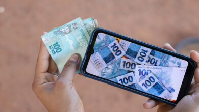 Quem recebe Bolsa Família pode ter uma surpresa agradável para o bolso a partir do próximo ano; entenda qual é o motivo disso.