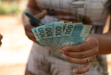 O app Caixa Tem pode liberar um bom dinheiro para os beneficiários do Caixa Tem; confira quais são as condições do saque.