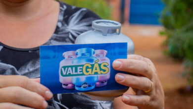 Qual será o valor do Auxílio-Gás de abril de 2024? Confire tudo o que já se sabe sobre o assunto, neste momento. Não deixe a chance escapar pelas mãos.