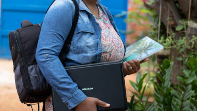 Mesmo quem está no Bolsa Família pode aprender uma nova língua e até diversas habilidades profissionalizantes, tudo de graça; veja como.