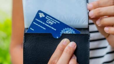 É melhor sentar-se! Brasileiros com CPF na lista enfrentarão fila de espera no Bolsa Família; entenda