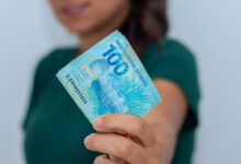 Você sabia? Esses programas sociais estão pagando R$ 250 + R$ 300 para DIVERSOS brasileiros