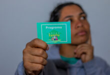 Um novo projeto de lei pode limitar o pagamento do Bolsa Família para diversos brasileiros que pertencem a determinado grupo; entenda.