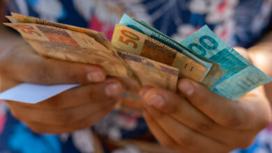 Governo garante pagamento de bônus para diversas pessoas que se enquadram em um dos maiores benefícios sociais do Brasil; descubra o que acontece agora.