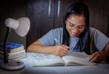 Programa "Bolsa Tech Fundação Behring-OBMEP" abre inscrições para 10 bolsas de estudo em áreas tecnológicas; entenda como.