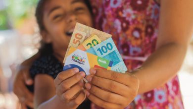 Governo Federal expande Bolsa Família, incluindo 200 mil novas famílias e atingindo 20,84 milhões de beneficiários.