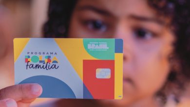 Inscritos no Bolsa Família podem receber 15 litros de leite mensais através do VIVALEITE - saiba como garantir.