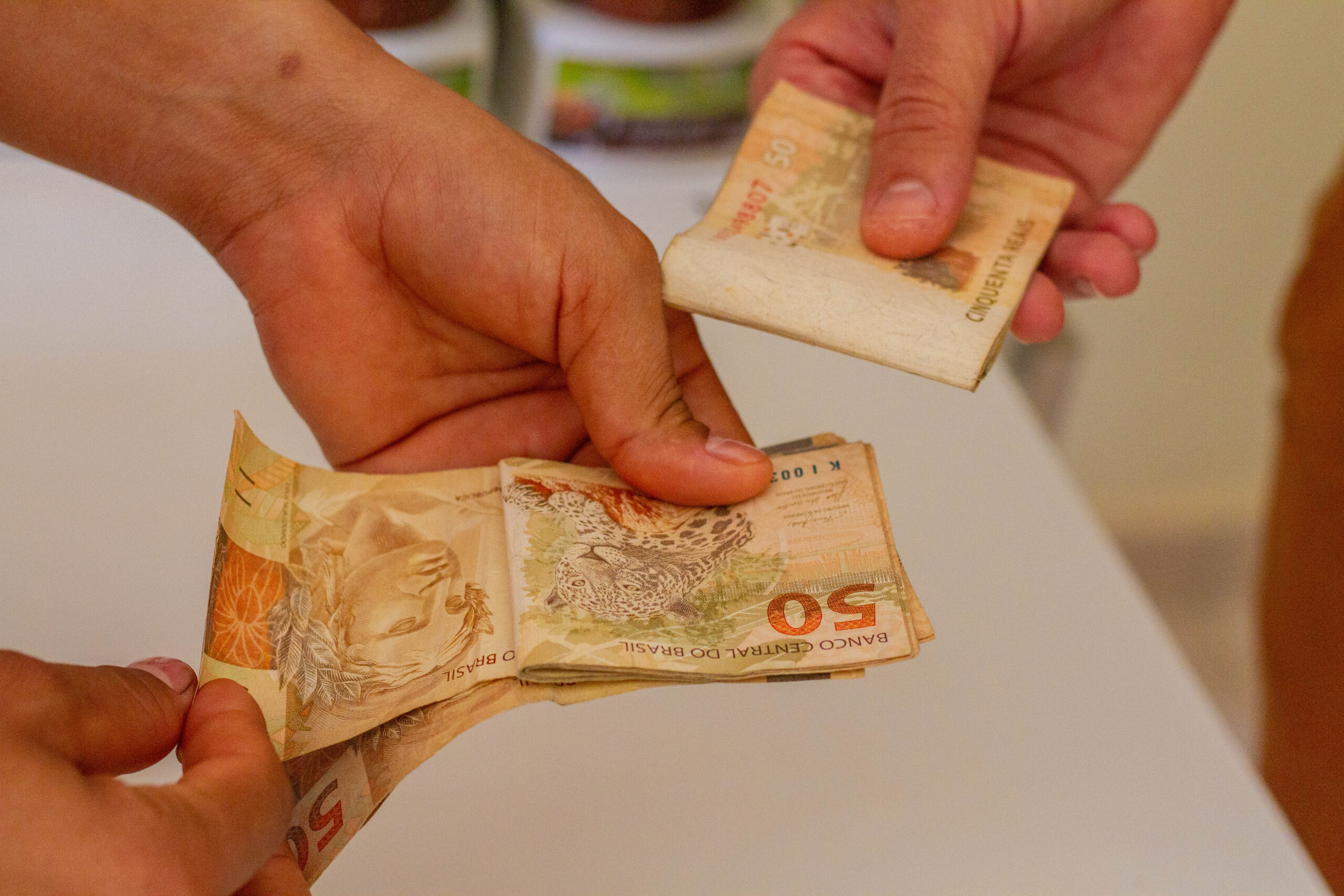 Confira as novidades do Caixa Tem para os brasileiros cadastrados no CadÚnico e que estão precisando de um dinheiro a mais no mês.