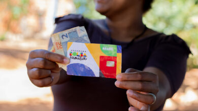 O valor do Bolsa Família atualizado deixou muitas pessoas surpresas. Veja quanto você pode sacar no benefício ainda este mês.