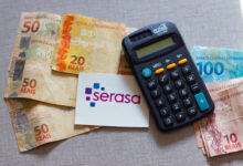 Será que ter dívidas negativadas no CPF pode cancelar o recebimento do Bolsa Família? Descubra como essa regra funciona.