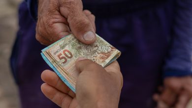 Arranjou emprego e tem Bolsa Família? Veja se pode receber bônus de R$ 300,00 na sua renda mensal pelo governo.