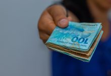 Trabalha CLT e tem Bolsa Família? Entenda como isso pode liberar cerca de 2 mil reais no seu saldo bancário mensal.