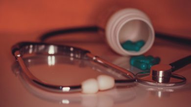 Descubra como programas como Mais Médicos, Brasil Sorridente e Farmácia Popular estão melhorando a saúde pública no Brasil.