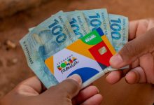 Quem recebe bônus de R$ 100 do Bolsa Família em agosto