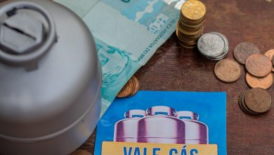 Trabalhadores que recebem 1 salário mínimo estão aptos a receber o Auxílio-Gás em agosto