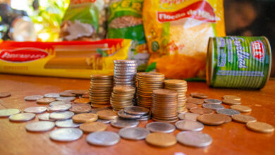 O preço dos alimentos disparou em todo o país, com destaque para alguns alimentos específicos.