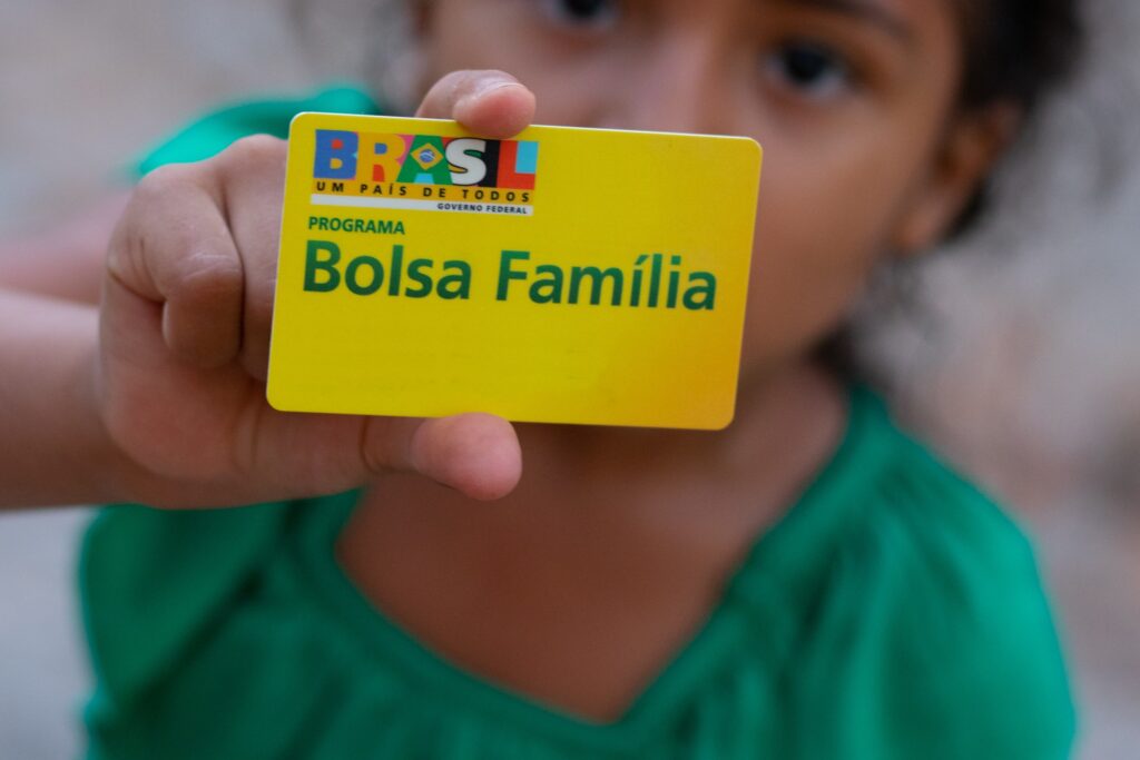 Quem vai receber o Bolsa Família em junho precisa estar dentro das regras. Confira.