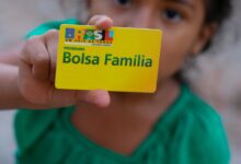 Quem vai receber o Bolsa Família em junho precisa estar dentro das regras. Confira.