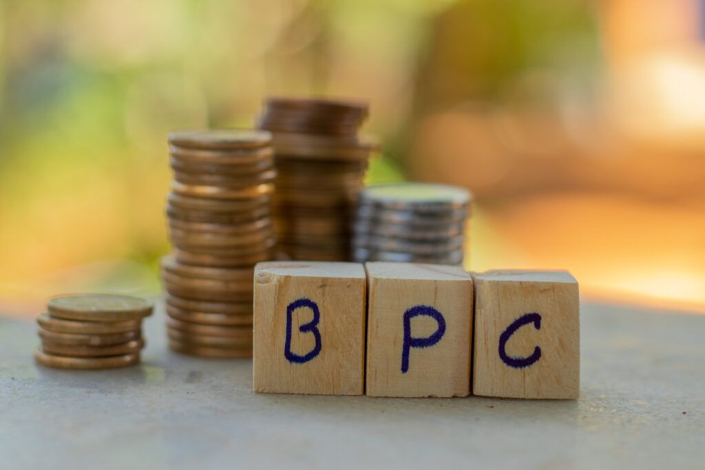 O BPC é um benefício que atende todos que precisam, sejam brasileiros ou não.