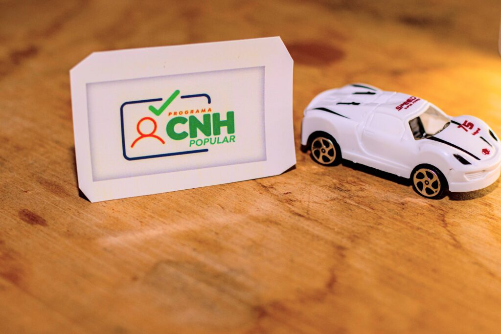 Cuidado ao participar do CNH Social: você pode ser vítima de golpes online.