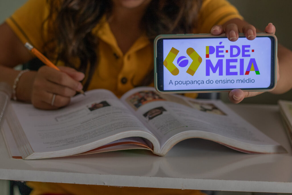 O pagamento do Pé-de-Meia já chegou. Confira as datas de repasse em maio.