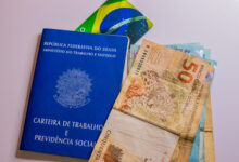 O pagamento do abono salarial vai chegar neste mês par amais trabalhadores. Confira.