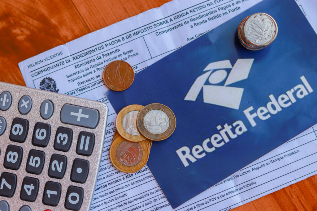 O primeiro lote da restituição do IR foi pago. veja se você recebeu.