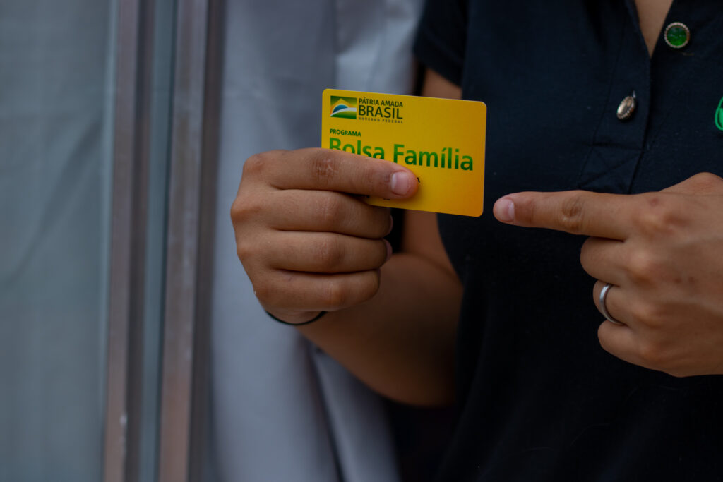 Quer receber ou já recebe o Bolsa Família? Entenda as regras para quem trabalha.