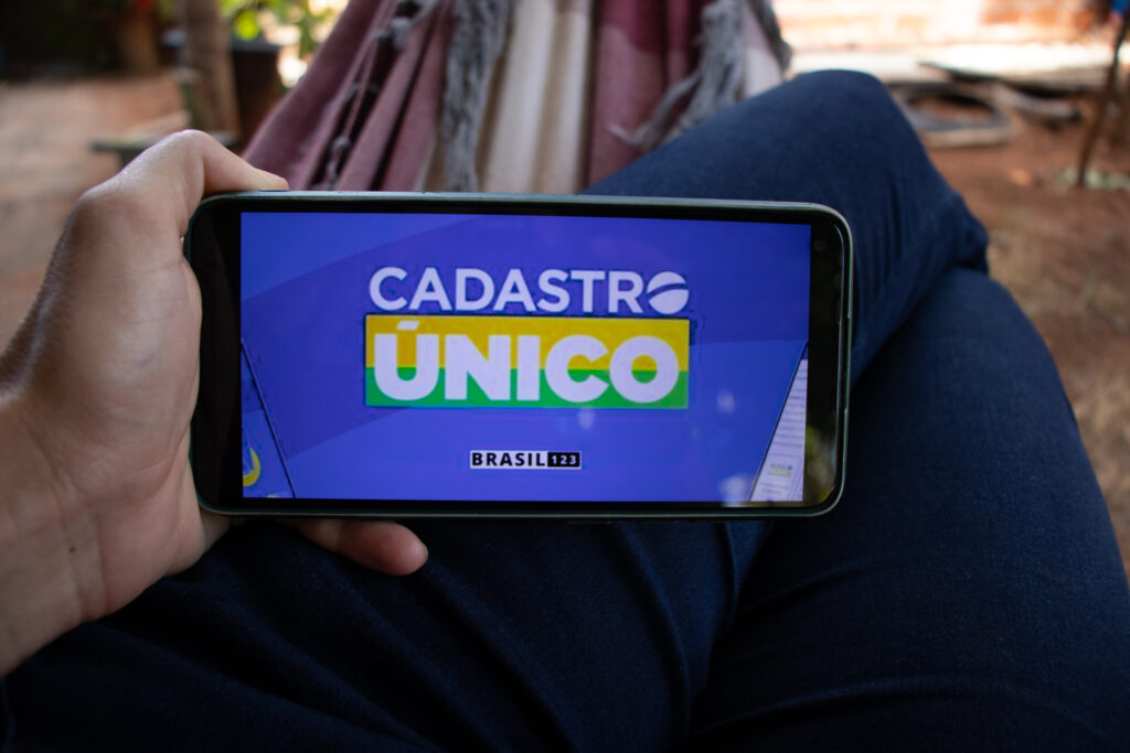 Se você é aposentado, veja se há possibilidade de se inscrever no CadÚnico.