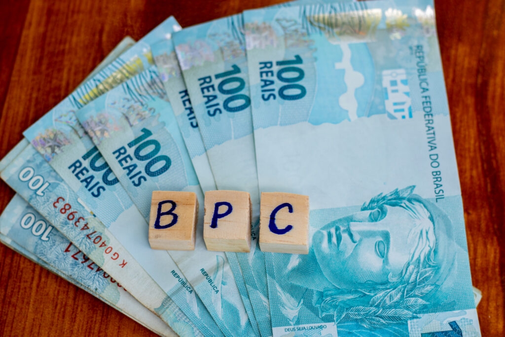 Muitos beneficiários não conseguem cumprir obrigações como BPC por falhas no app.