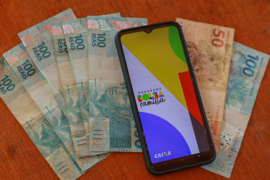O Bolsa Família agora soma a renda de quem quer receber o BPC.