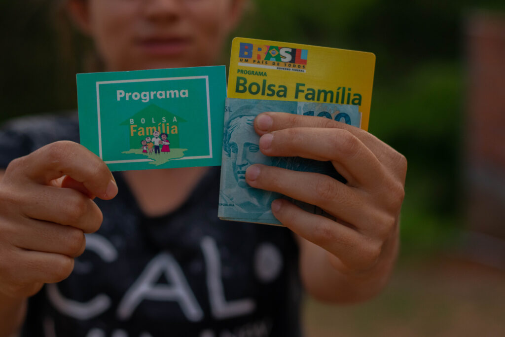 Quer crédito para empreender? Veja como o Bolsa Família pode te ajudar.