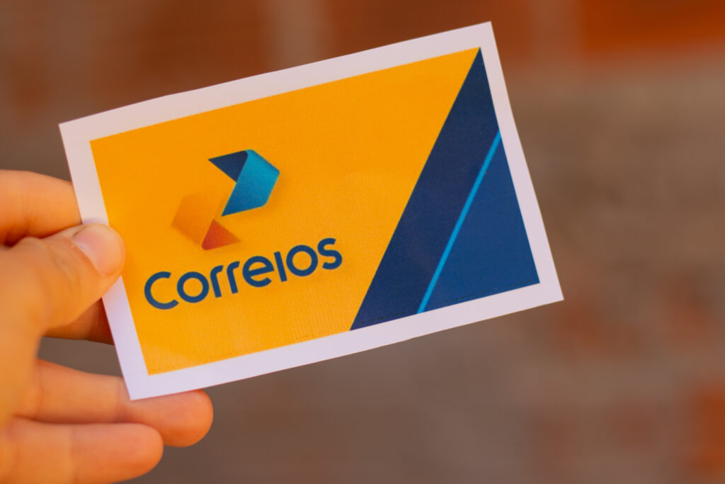 Se você sofreu descontos indevidos, veja como ser atendido pelos Correios.