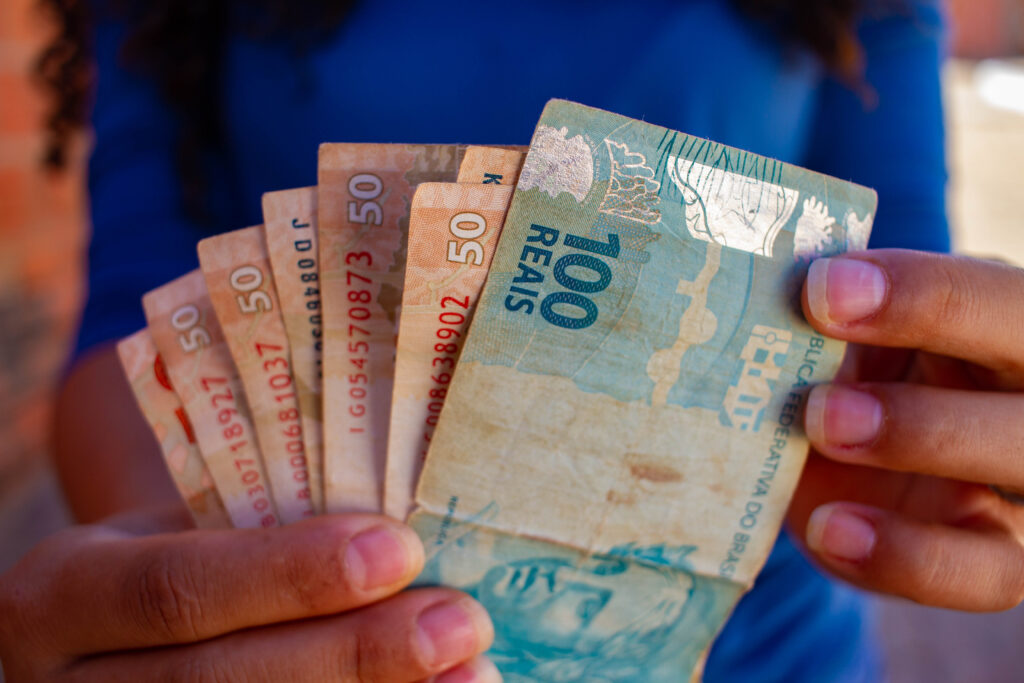 Precisando de dinheiro enquanto está desempregado? Solicite este benefício do governo.
