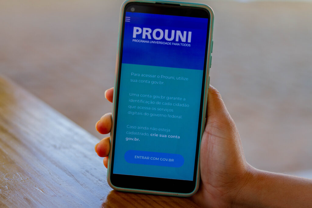 Se você é aluno do ProUni, veja como aproveitar diversos benefícios financeiros.