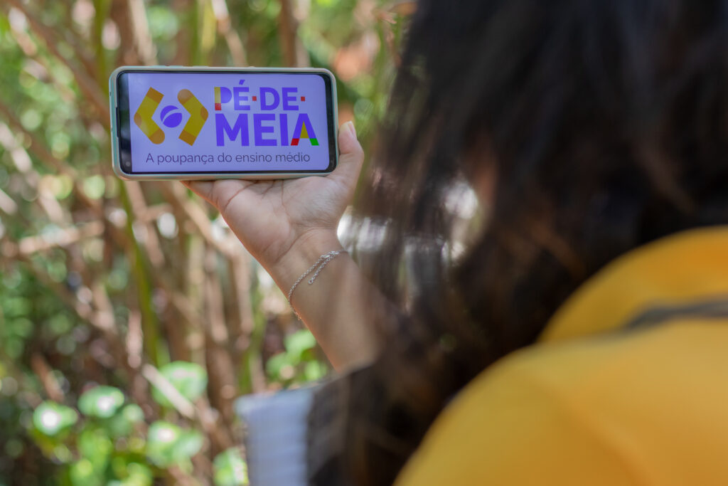 Vai receber o Pé-de-Meia em junho? Veja como consultar seus valores.