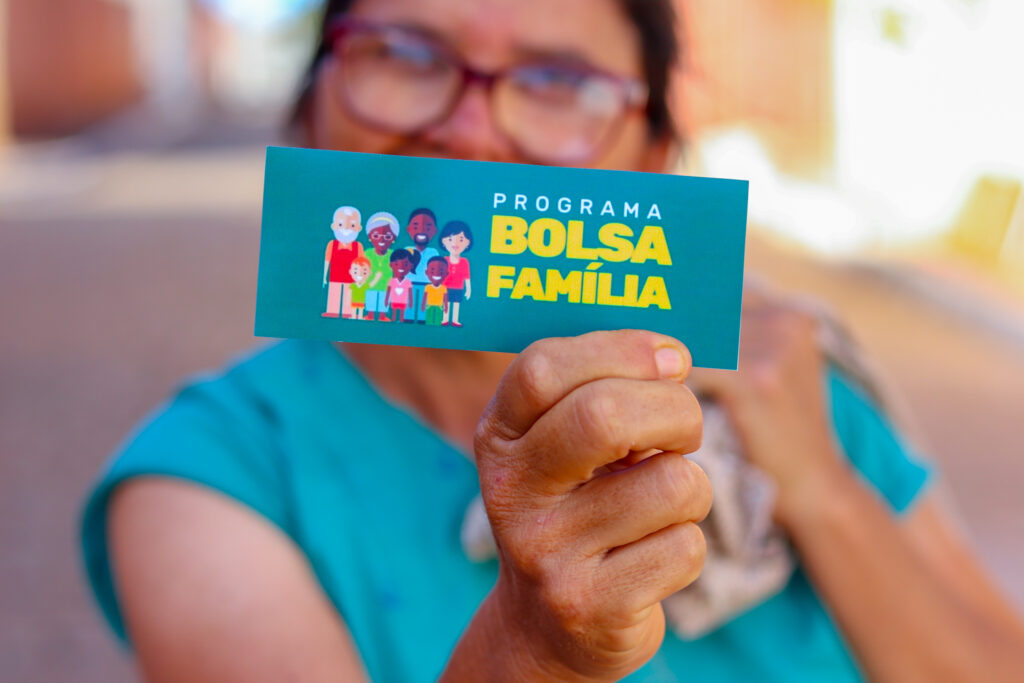 Saiba o que acontece com beneficiários do Bolsa Família que aumentarem sua renda.
