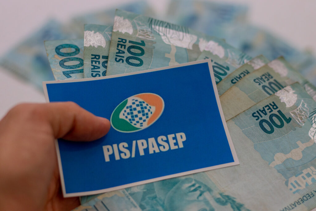 Se você ainda não recebeu o abono salarial, veja como funciona o procedimento.