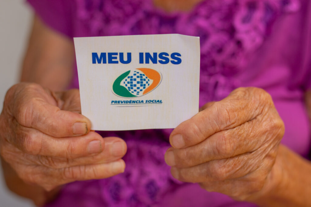 Se você teve descontos indevidos, veja como o INSS vai devolver os valores.