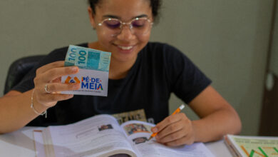 Os estudantes já podem sacar seus pagamentos do Pé-de-Meia.