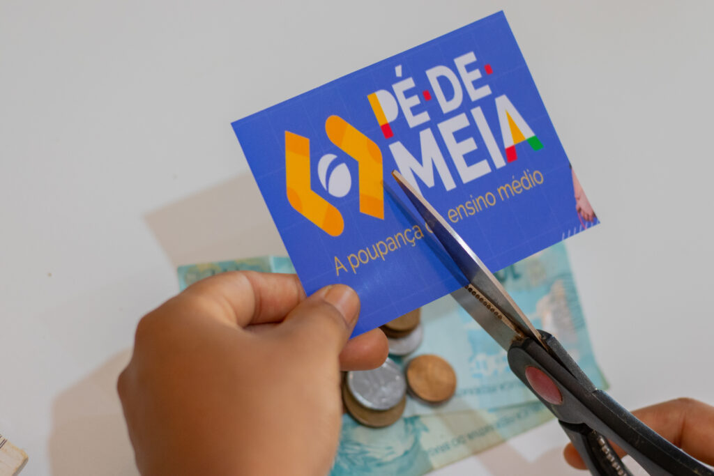 Se você quer receber o Pé-de-Meia, veja quais erros evitar que podem cortar o benefício.
