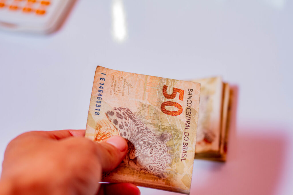 Você conhece o auxílio-reclusão? Saiba como o benefício funciona de verdade.