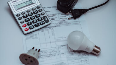 Sua conta de luz anda muito alta? Veja como conseguir bons descontos.