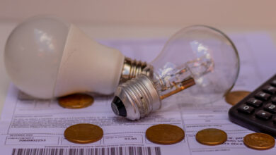 Milhares de famílias serão beneficiadas com a nova tarifa social de energia. Entenda o que muda.