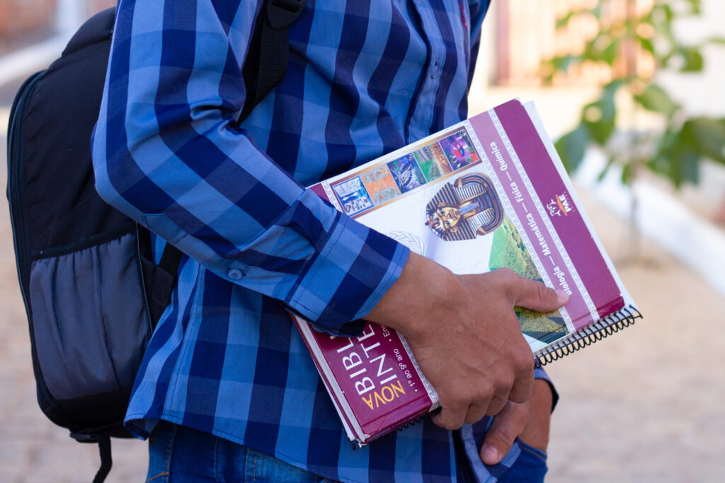Os estudantes que recebem o Pé-de-Meia podem ficar atentos às datas de liberação.