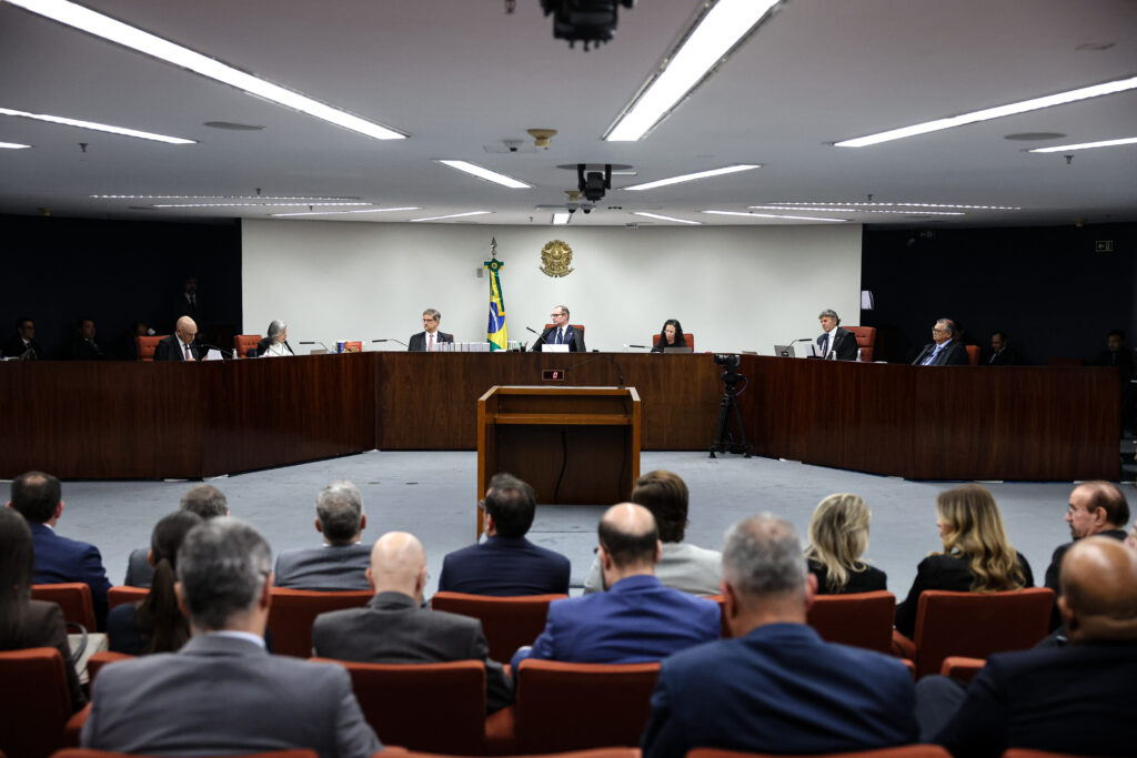 A votação para decidir o novo cálculo da aposentadoria por invalidez está em aberto.
