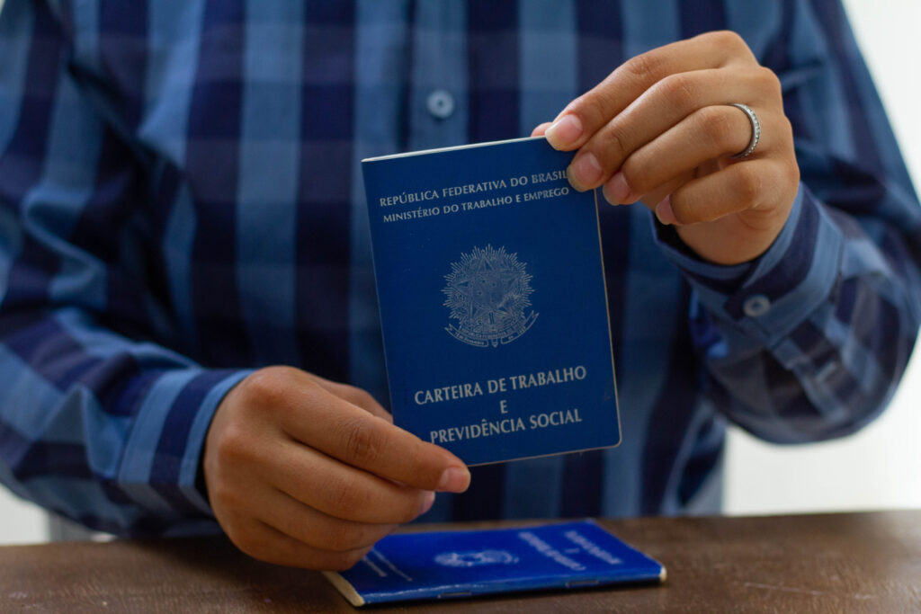 Se você é trabalhador, veja se pode receber o pagamento do governo.