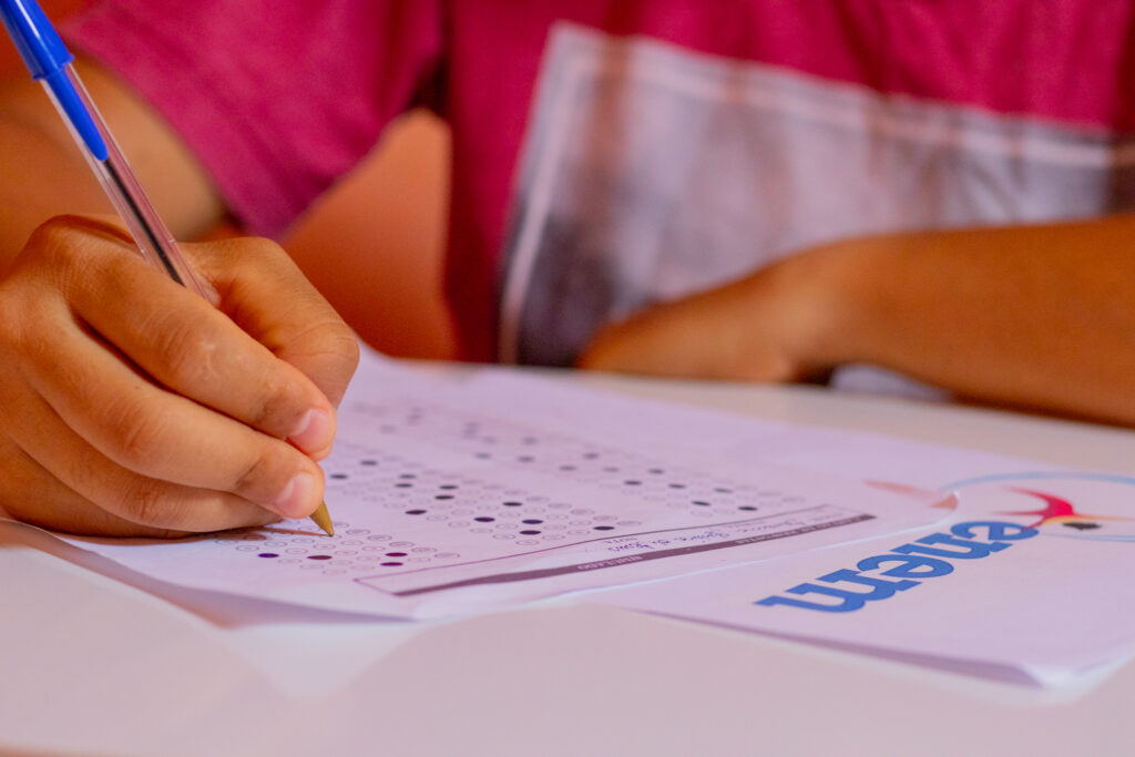 Quem vai fazer o Enem 2025 já deve começar a estudar a redação.