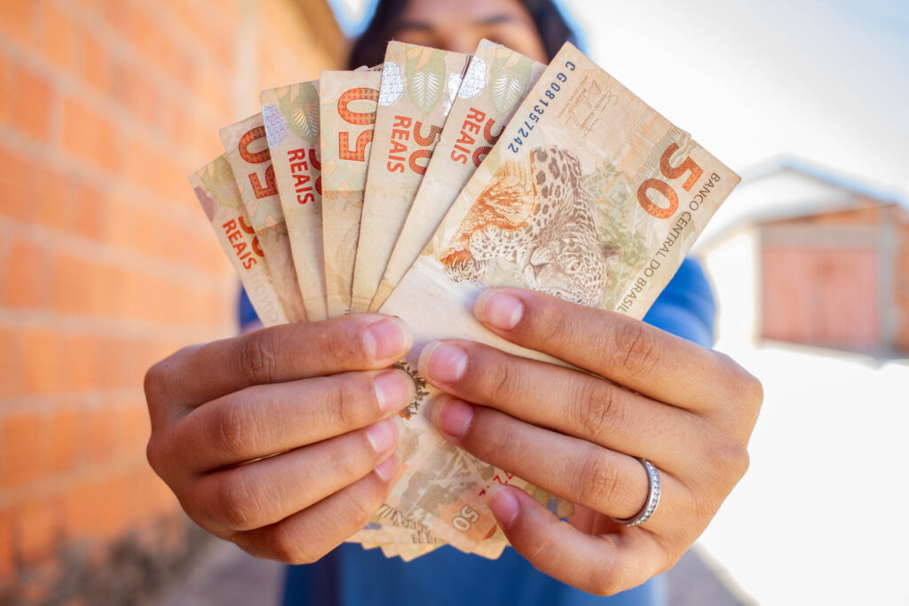 Se você é beneficiário do governo, veja como receber o Pix da Caixa.